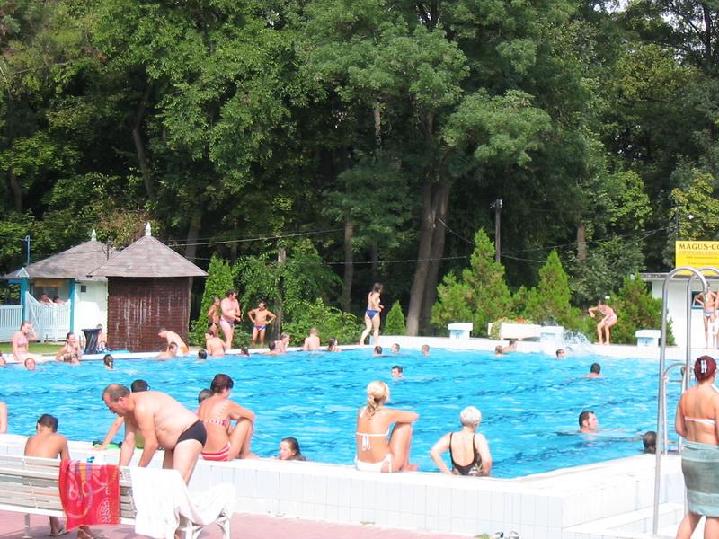 Éjszakai fürdő party a liget fürdőben 2005